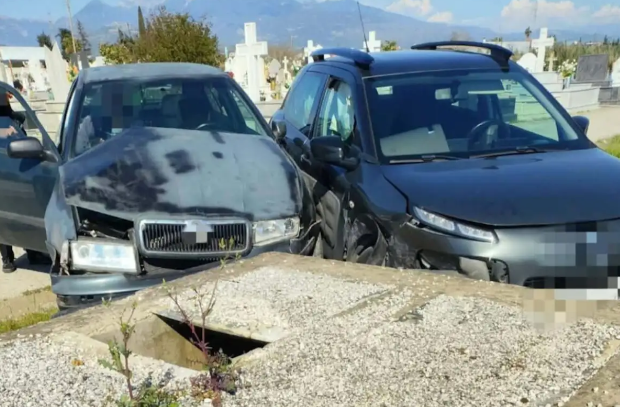 Τράκαραν μέσα σε νεκροταφείο (PHOTO)