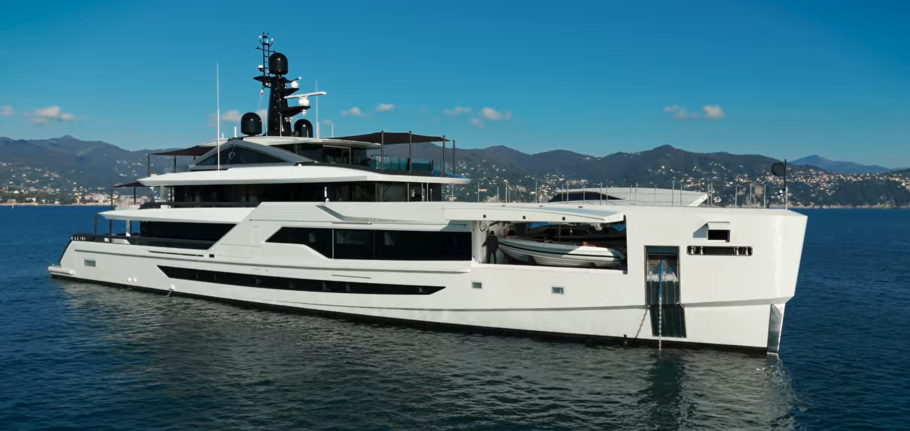 Το superyacht που καίει 15.000 ευρώ τον μήνα μόνο για ρεύμα (VIDEO)